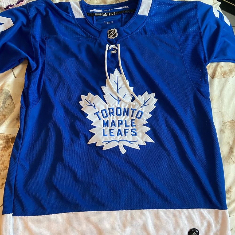 Brand new with tagsAdidas Blue NHL Toronto maple leafs Jersey number 24 kapanen